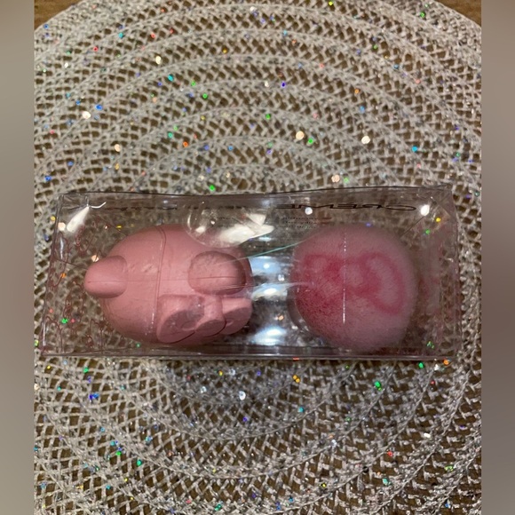 Creme x Hello Kitty Kabuki Brush 🎀🎀 - Picture 4 of 4